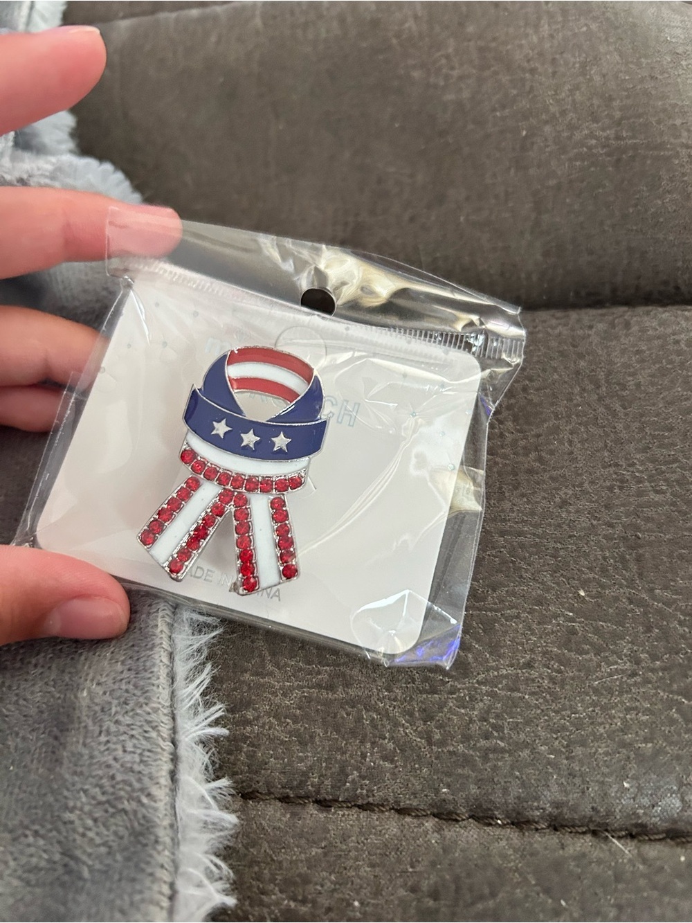 🔥$2 USA Patriotic Red White Blue Pin with Rhinestones brooch